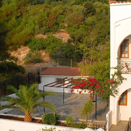 Travlos Lejlighedshotel