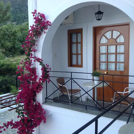 Travlos Aparthotel 3*