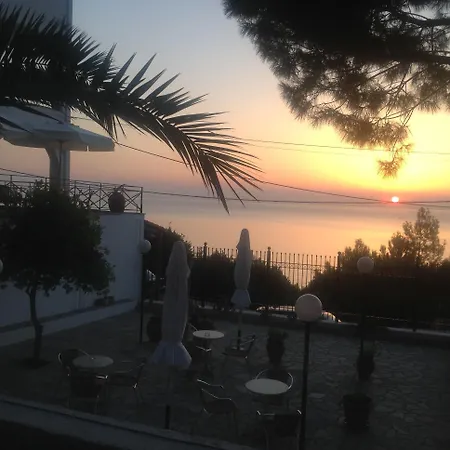 Aparthotel Travlos 3*