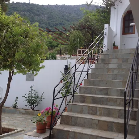 Aparthotel Travlos 3*