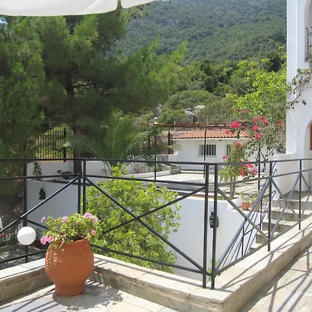 Aparthotel Travlos Eleios-Pronnoi