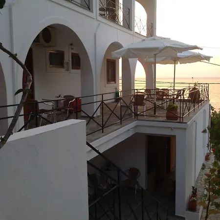 Travlos Apartmanhotel