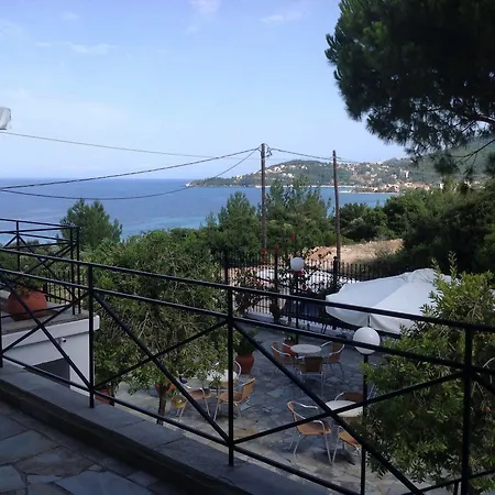 Travlos Aparthotel 3*